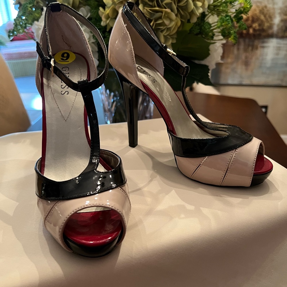 Guess Beige and black patent T-Strap pump